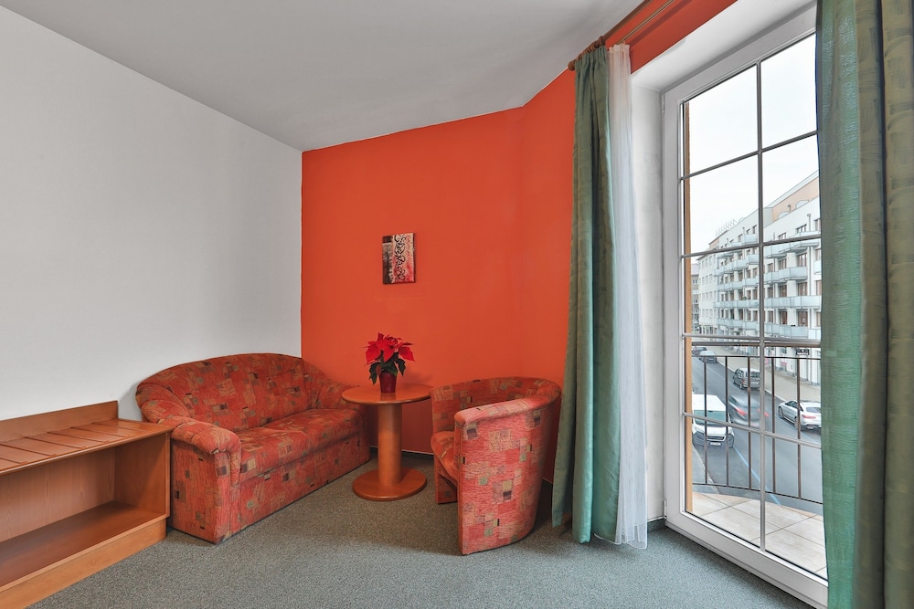Hotel Attic 27/40