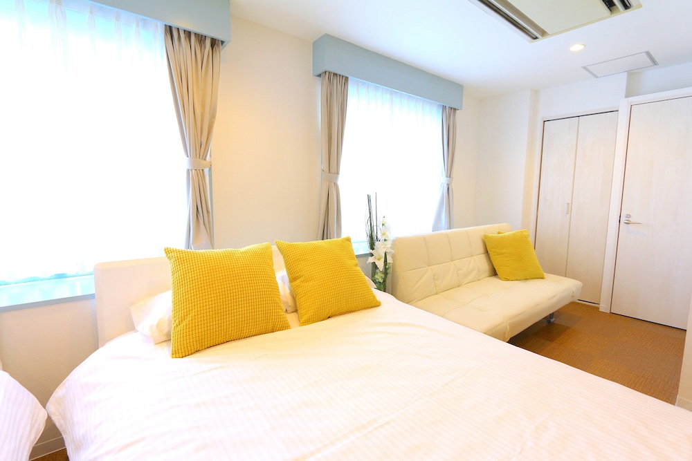 ROOM, DOUBLE BED