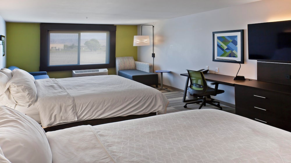 غرفة قياسية بسريرين كوين لذوي الإعاقة