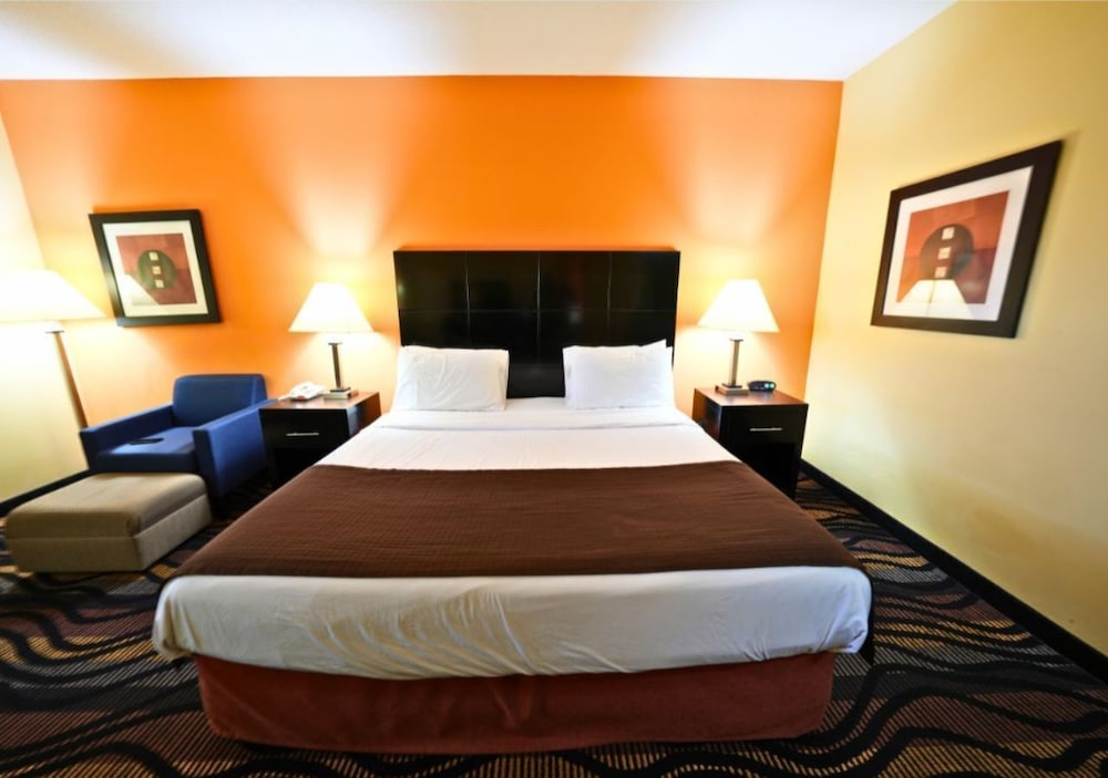 غرفة قياسية بسرير كينج لذوي الإعاقة، Americinn By Wyndham Streator 3/6