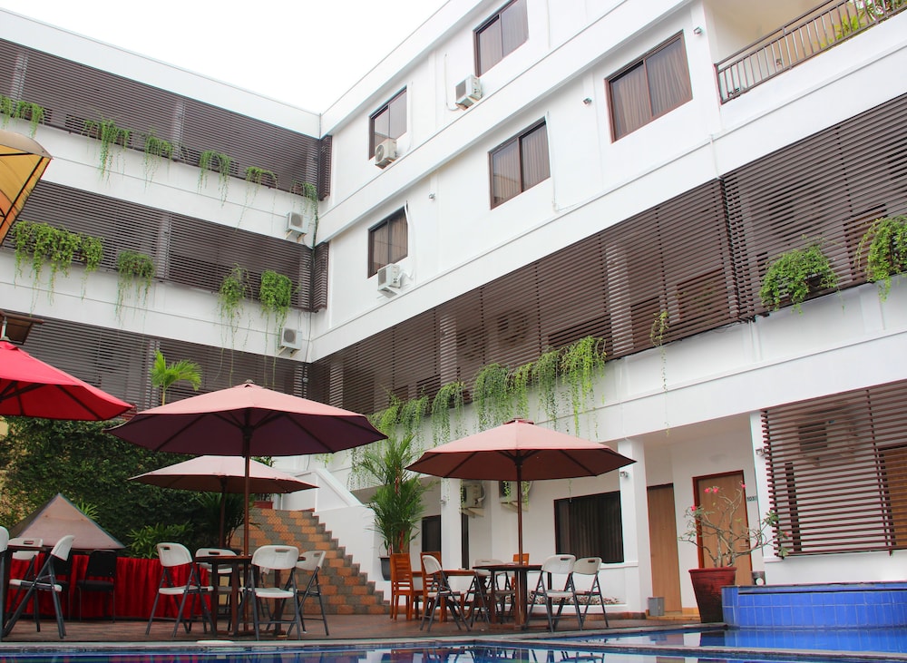 Front One Resort Yogyakarta 7/46