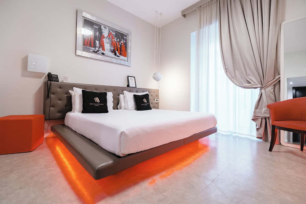 DELUXE, DOUBLE BED, HOT TUB