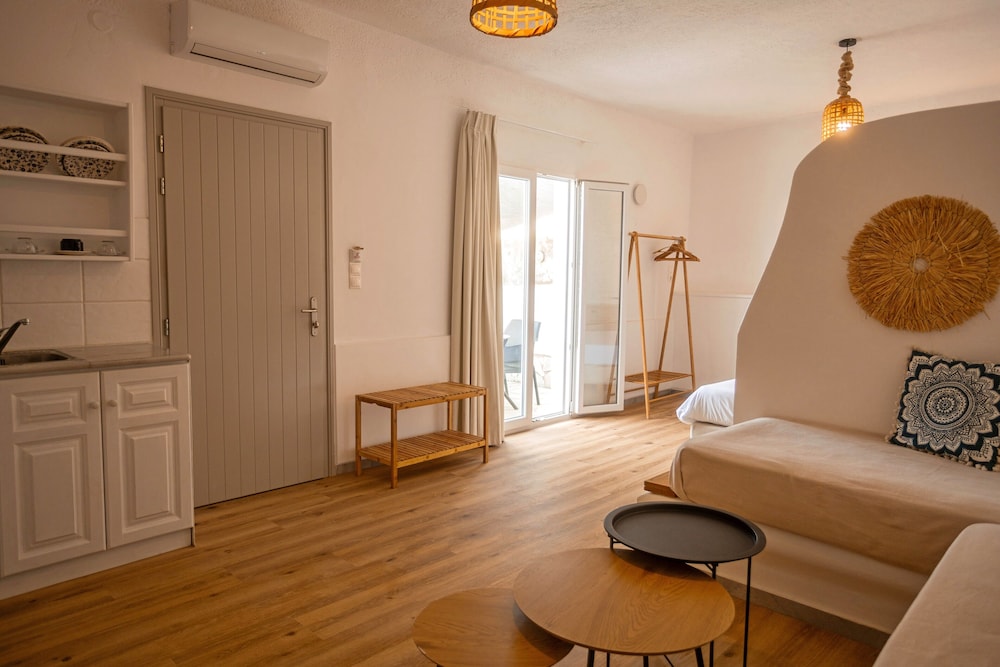 Adonis Hotel Studios & Apartments 29/67