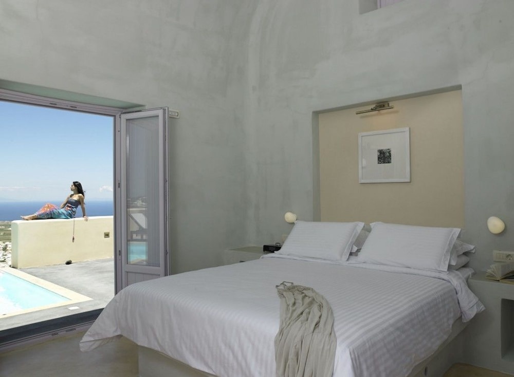 Voreina Gallery Suites 11/50