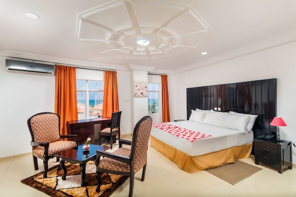 Privilege, Queen Bed
