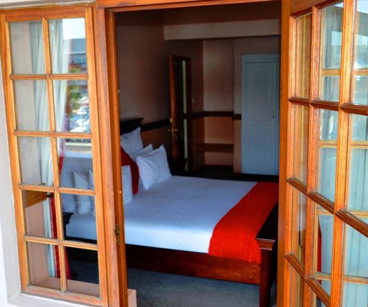 Crown Hotel and Conference Centre 6/30