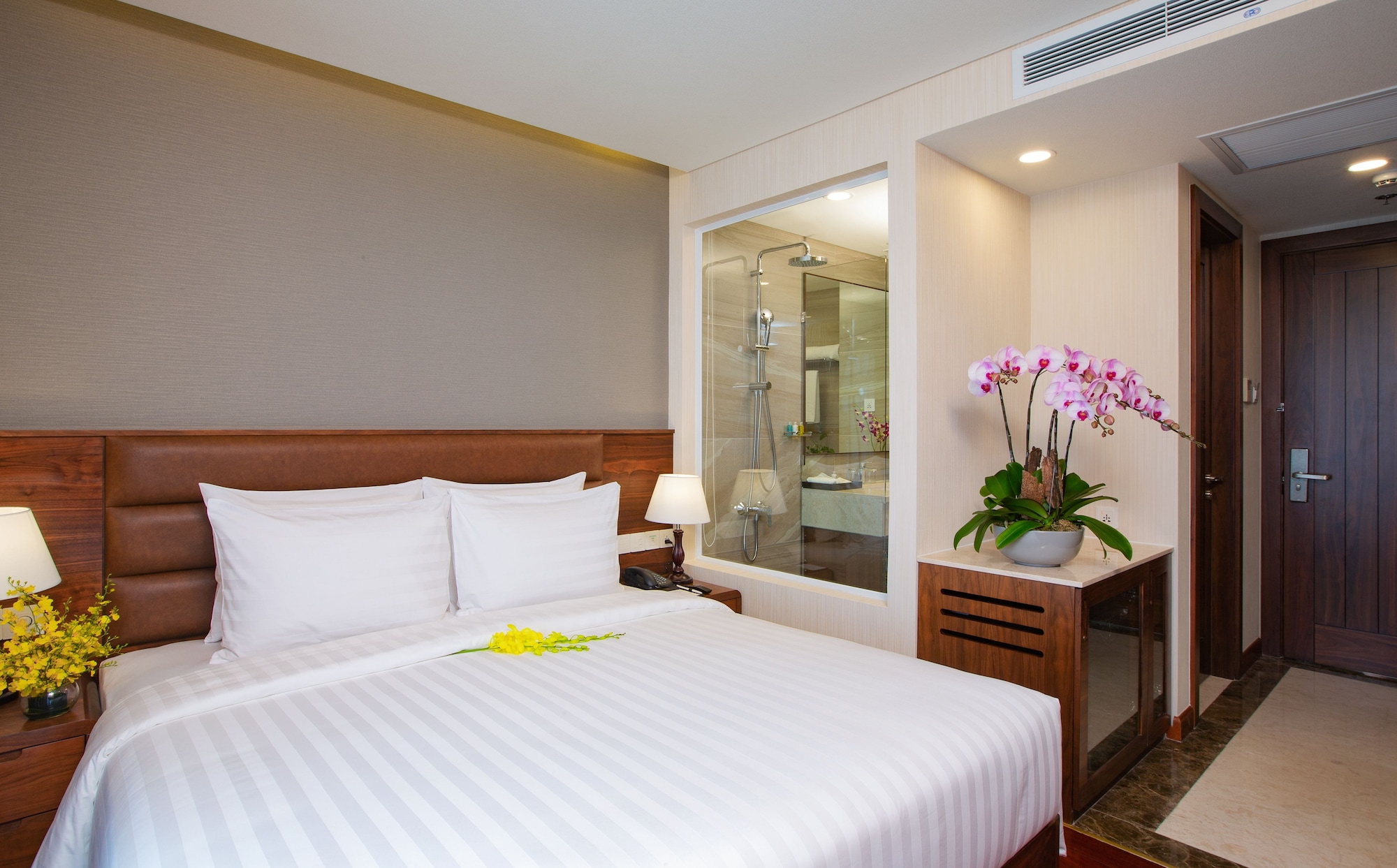 Superior, Twin Beds, Orchids Hotel Saigon 6/10