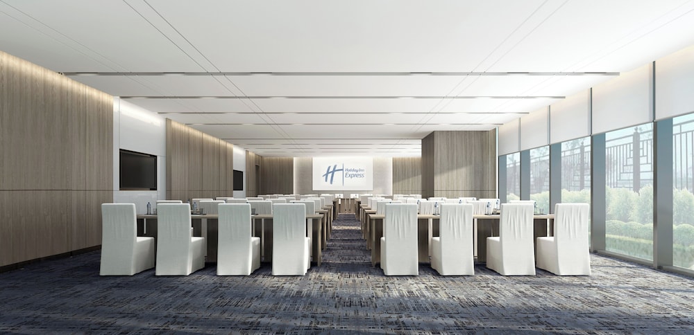 Holiday Inn Express Dongli 36/40
