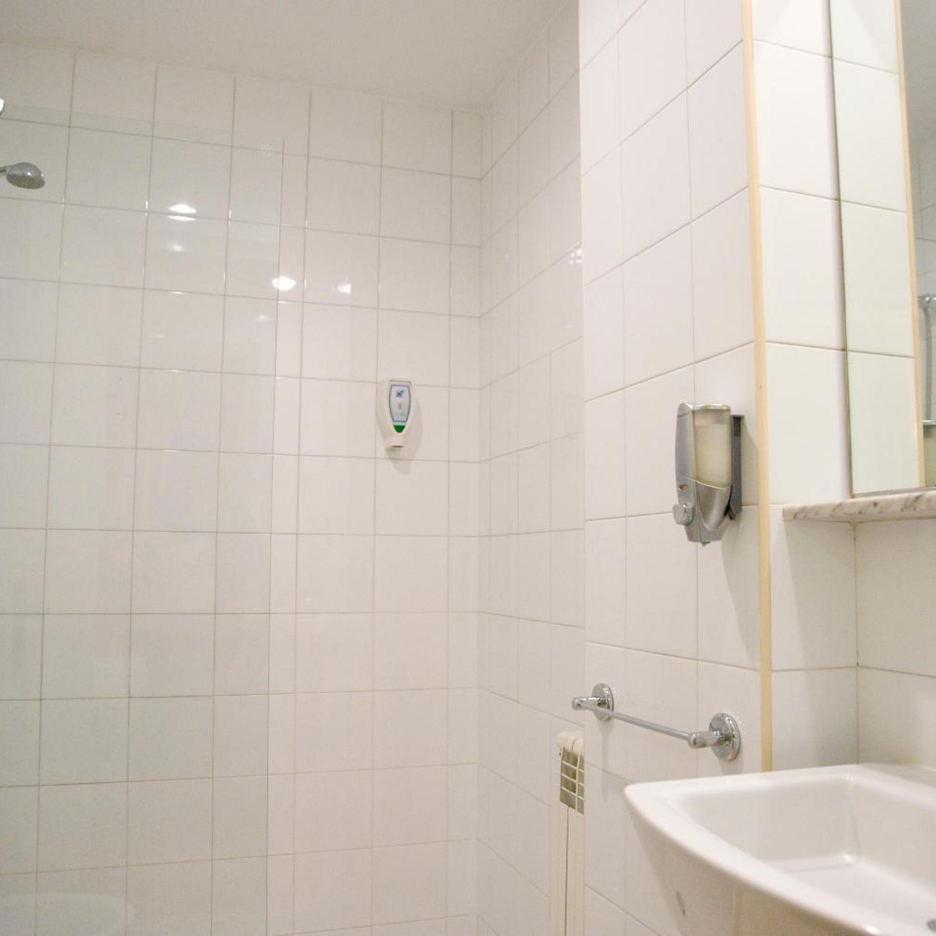 غرفة ثلاثية، Hotel Balaguer 7/8