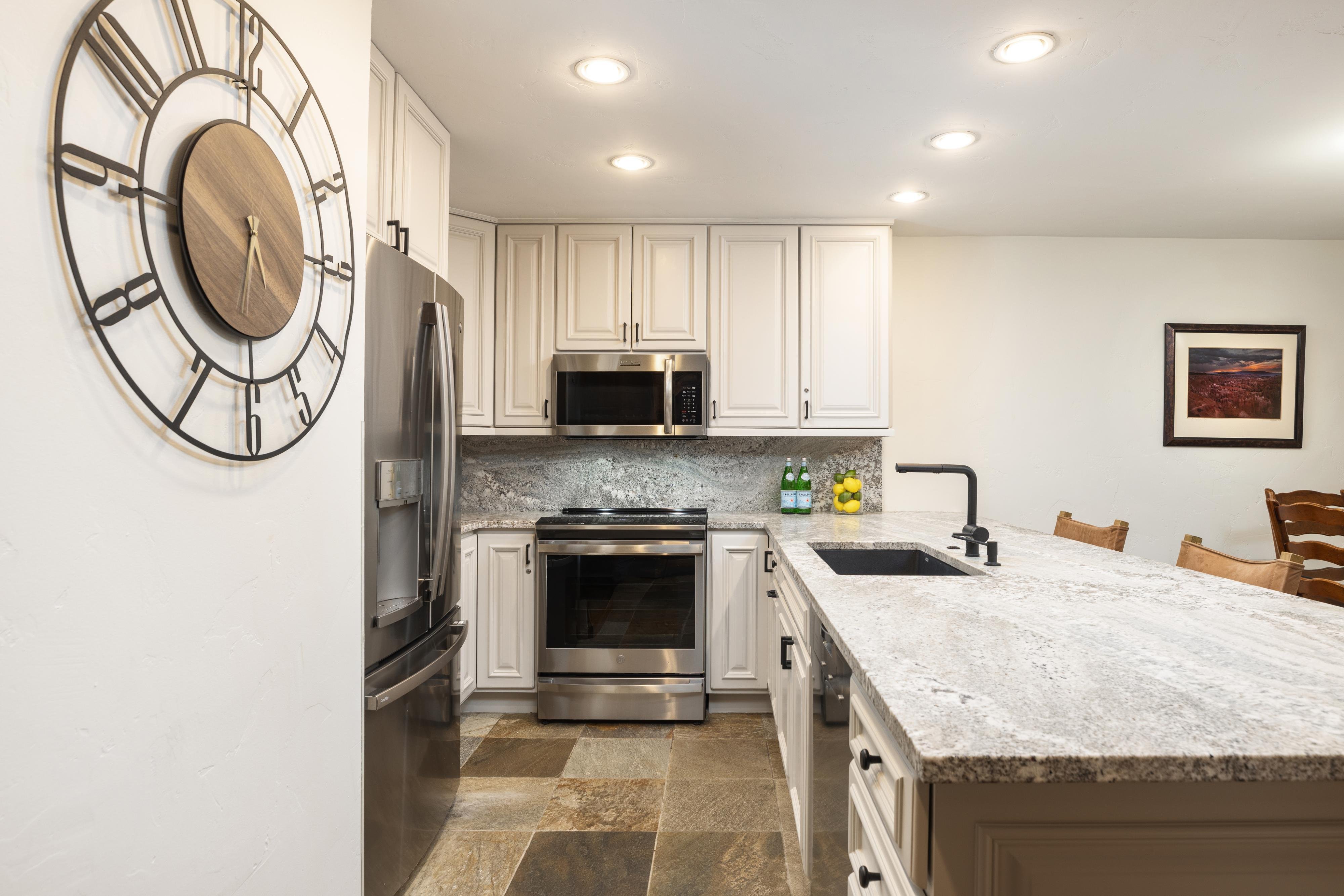 Montaneros Condominiums 40/50