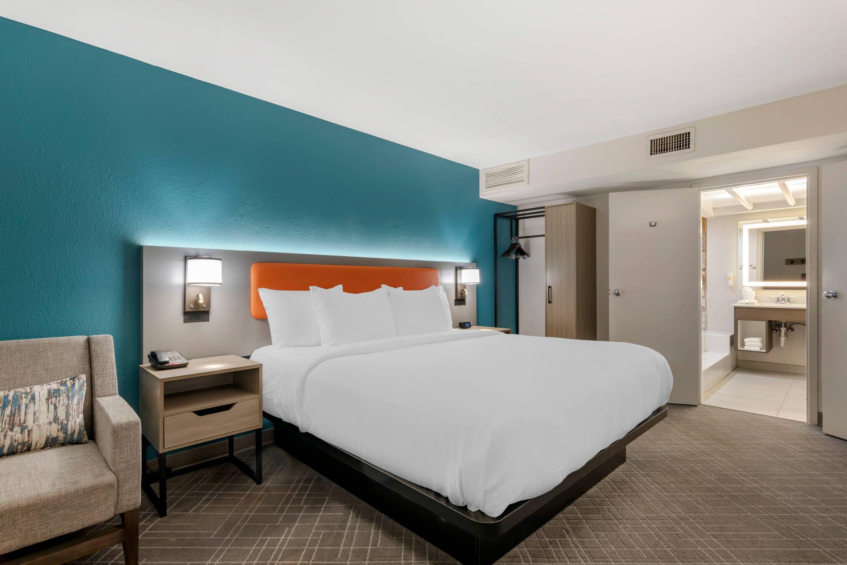 Efficiency, Suite, King Bed