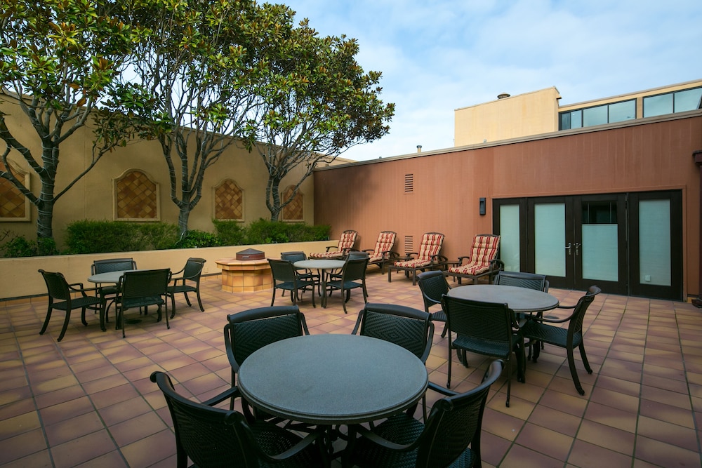 Monterey Bay Inn 40/44