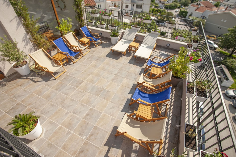 HOTEL TWELVE by Aycon 55/58