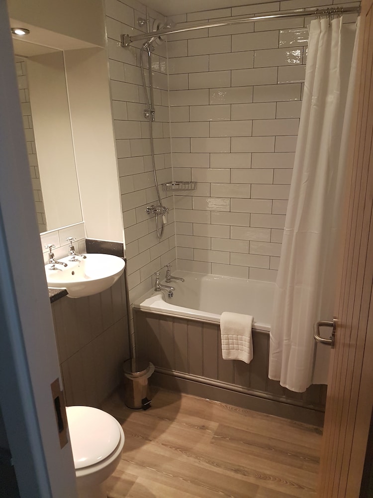 The Bluebird Inn At Samlesbury (ex Premier Inn Blackburn North West) 8/27