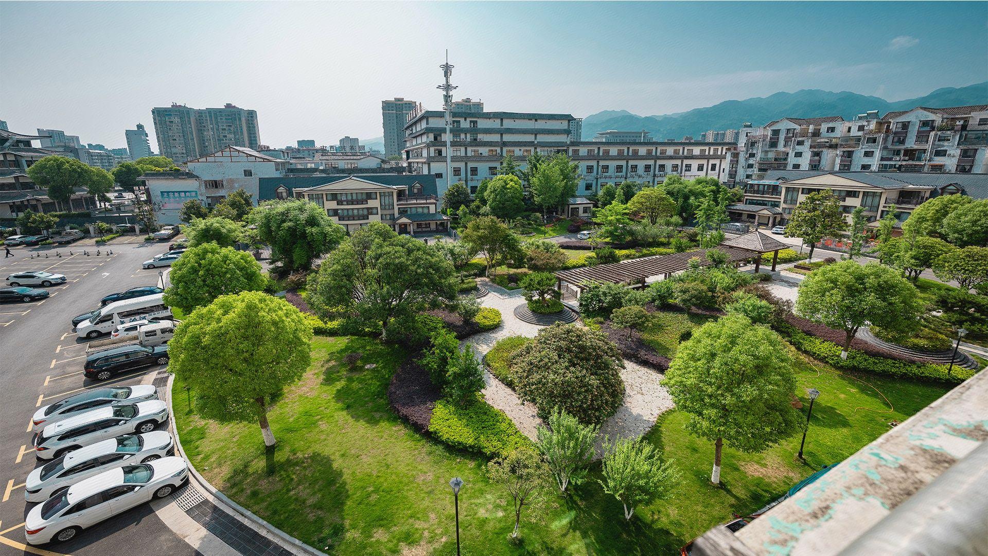 Lin Hong Hotel 25/28