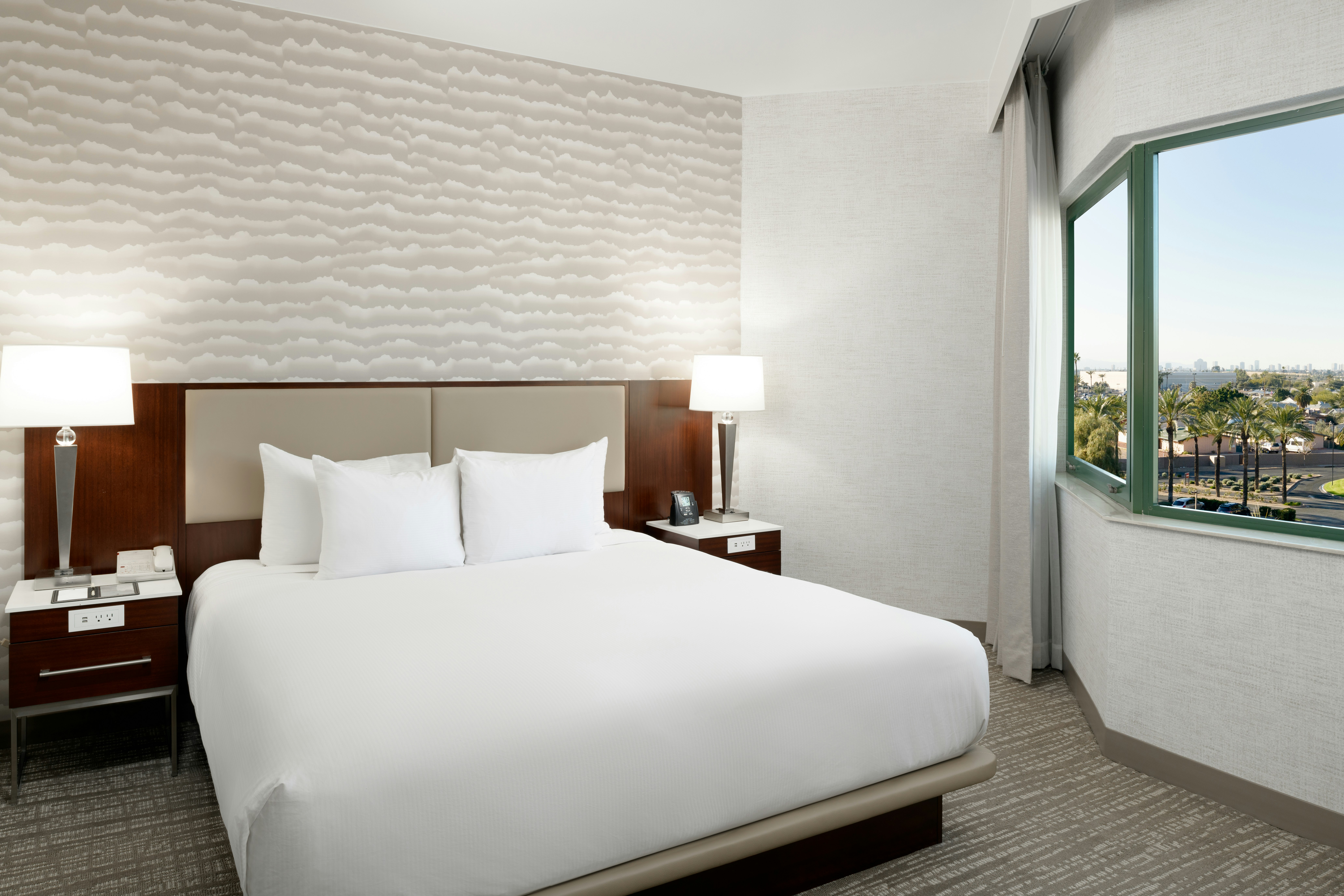 DoubleTree Suites by Hilton Hotel Phoenix 6/38
