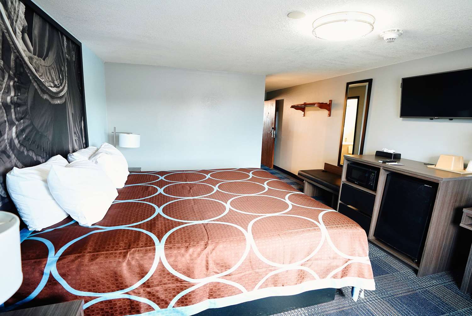 Super 8 by Wyndham Pueblo 29/42