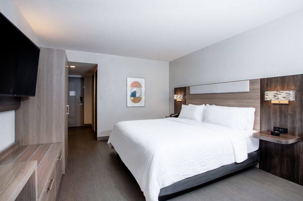 Standard, King Bed, Pool Access