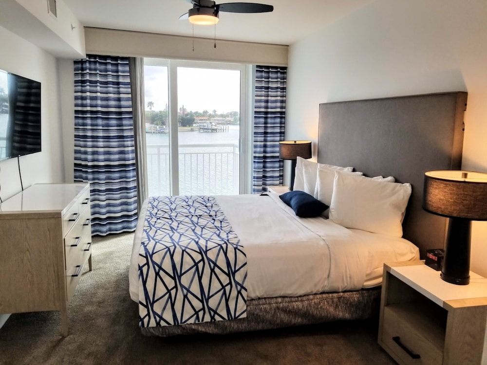 Provident Oceana Beachfront Suites 19/77