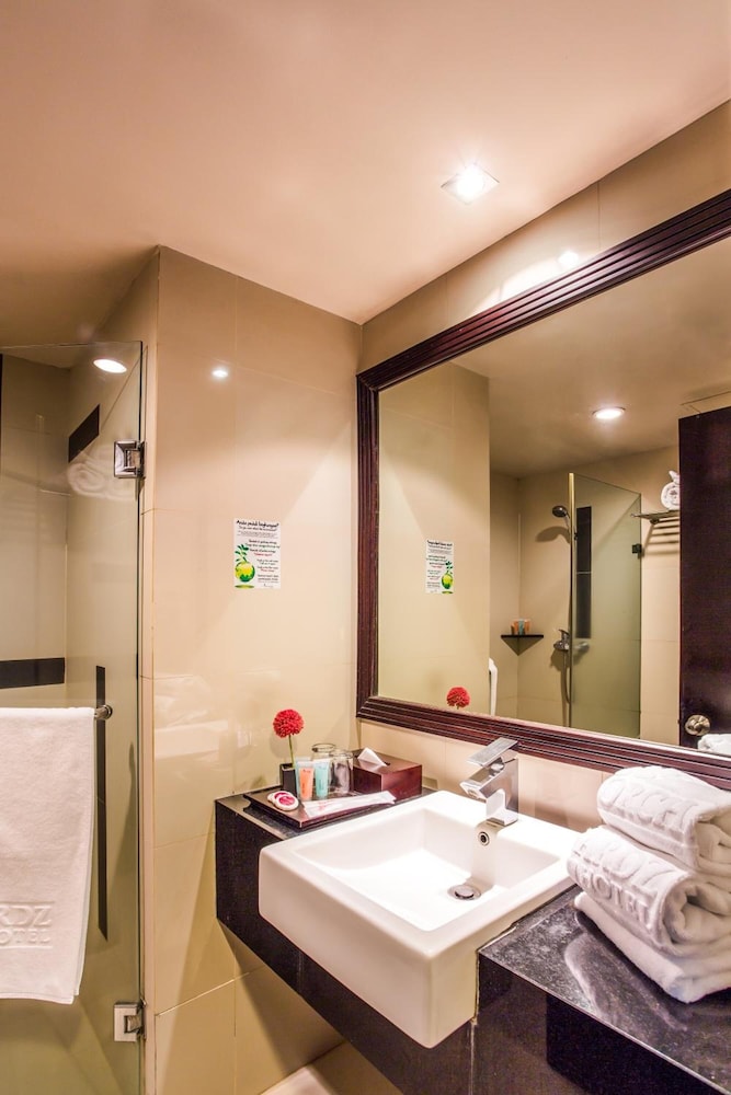 Orchardz Jayakarta Hotel 73/73