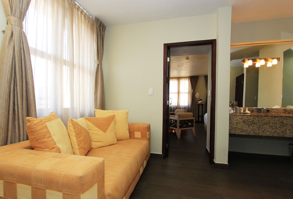 Plaza Gallery Hotel & Boutique 50/70