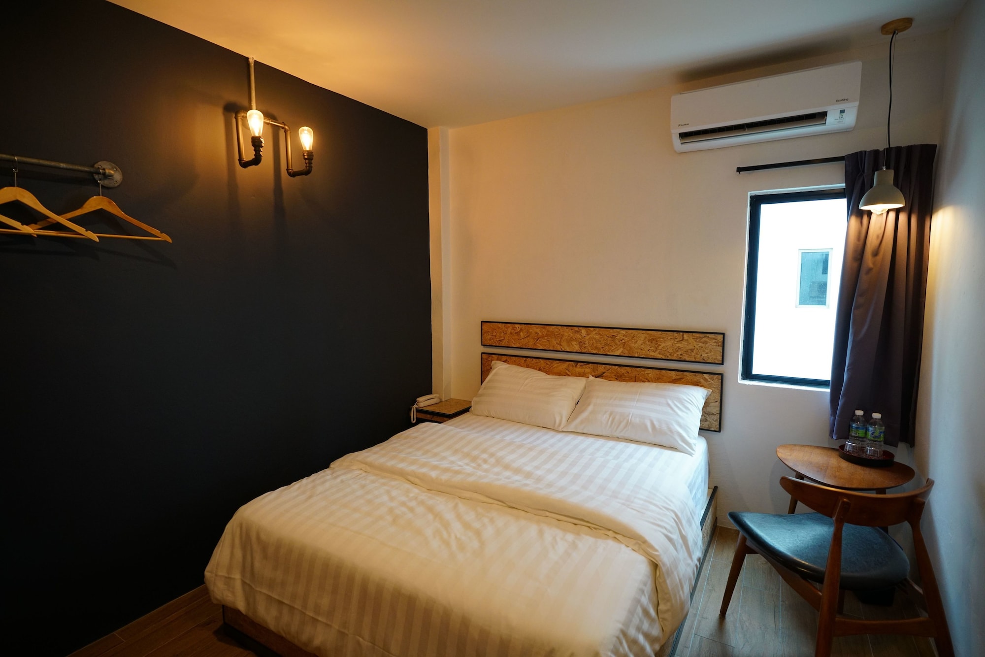 DELUXE, DOUBLE BED