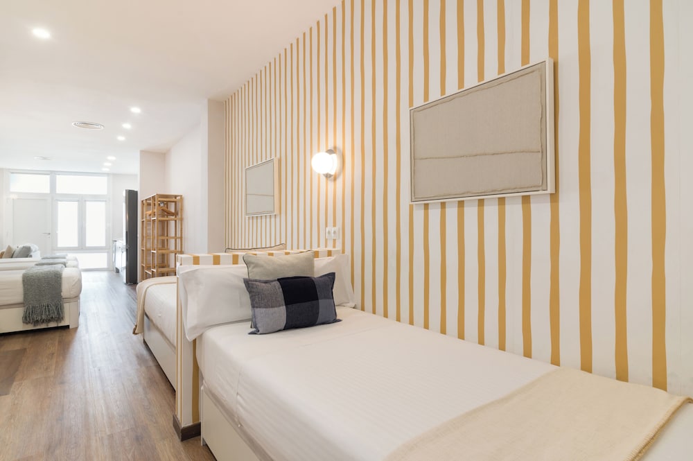 Family, Studio, 5 Beds
