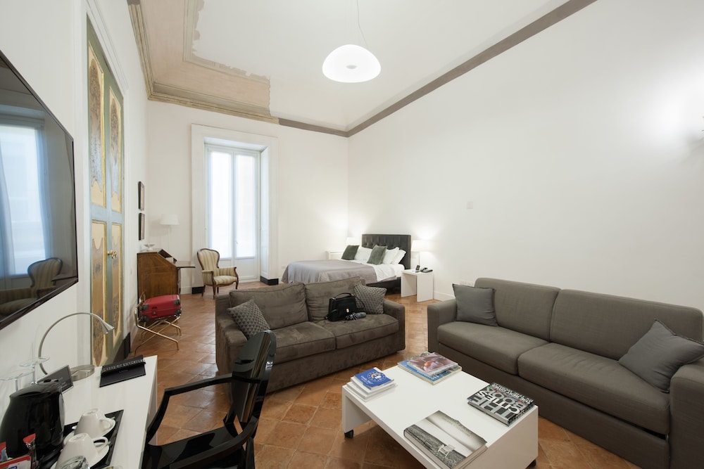 SANTA CHIARA BOUTIQUE HOTEL 47/73