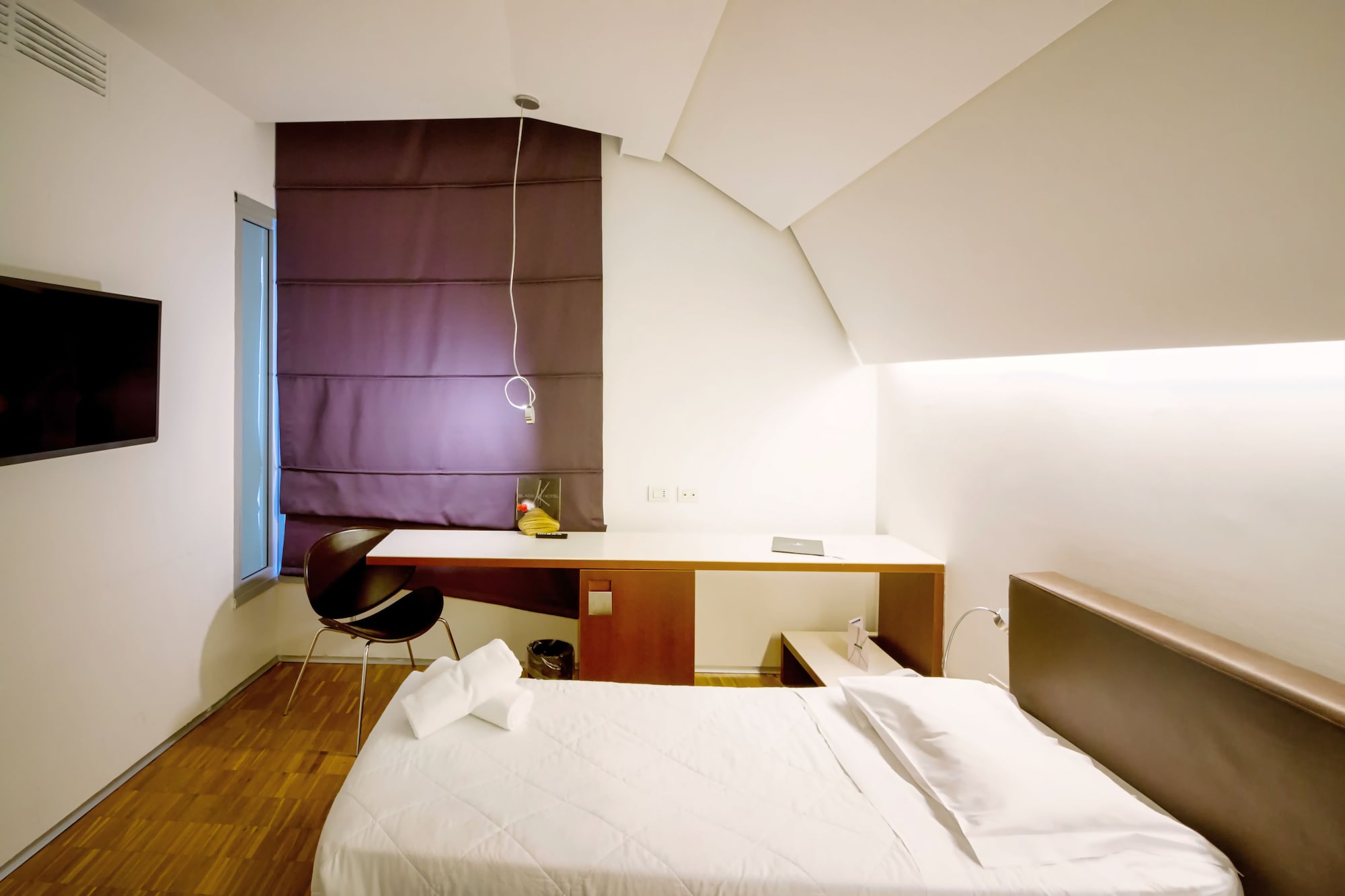 ROOM, SINGLE, DOUBLE BED