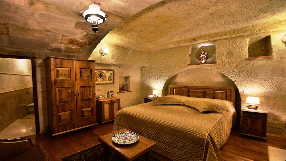 Harman Cave Hotel 32/78