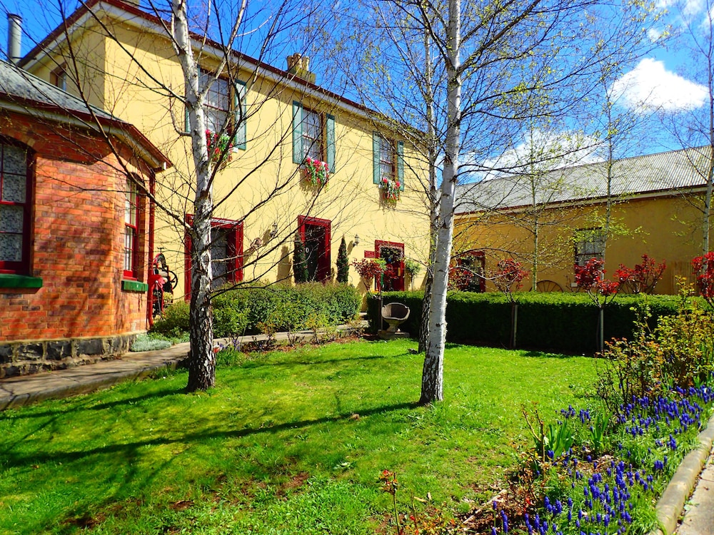 BLAKES MANOR DELORAINE 1/69