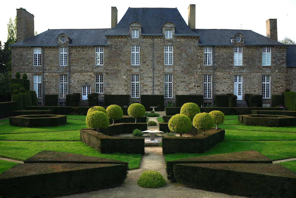 Chateau de La Ballue 63/73