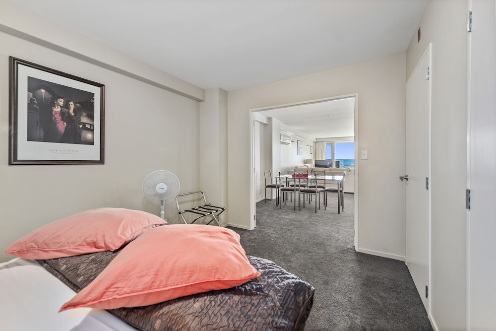 The Pavilions Beachfront Apartments 27/76