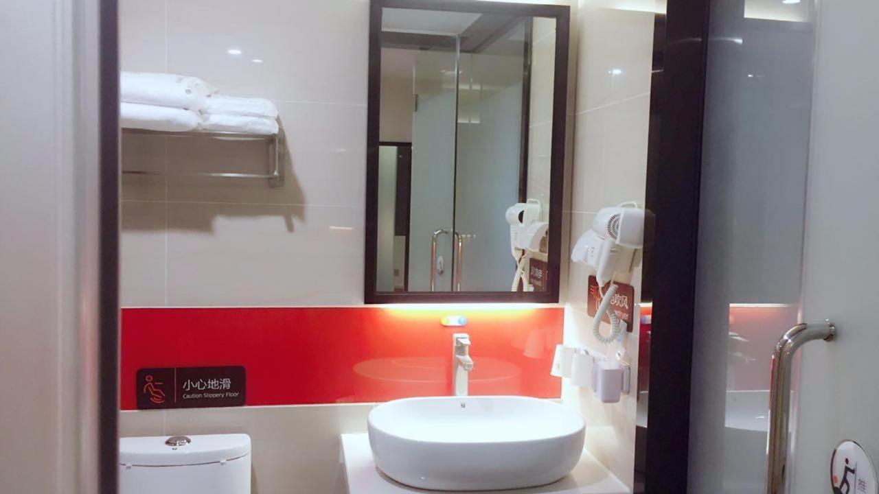 7 Days Premium (Shenzhen Songgang Yanchuan) 38/41