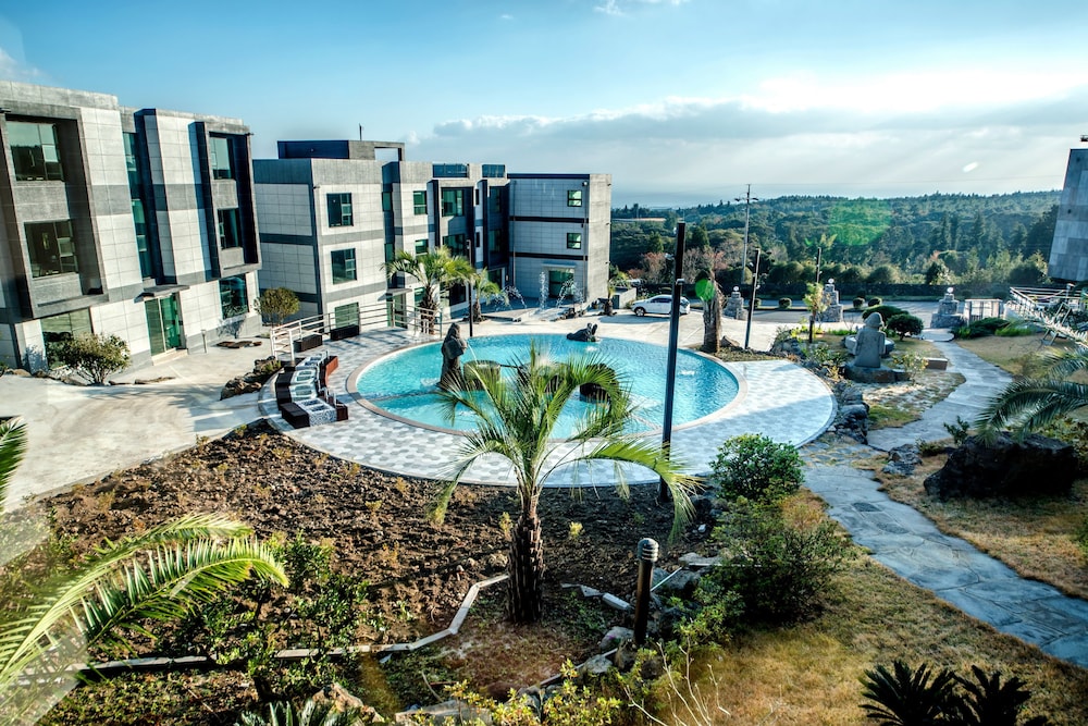 Donnaekohill Resort 40/50