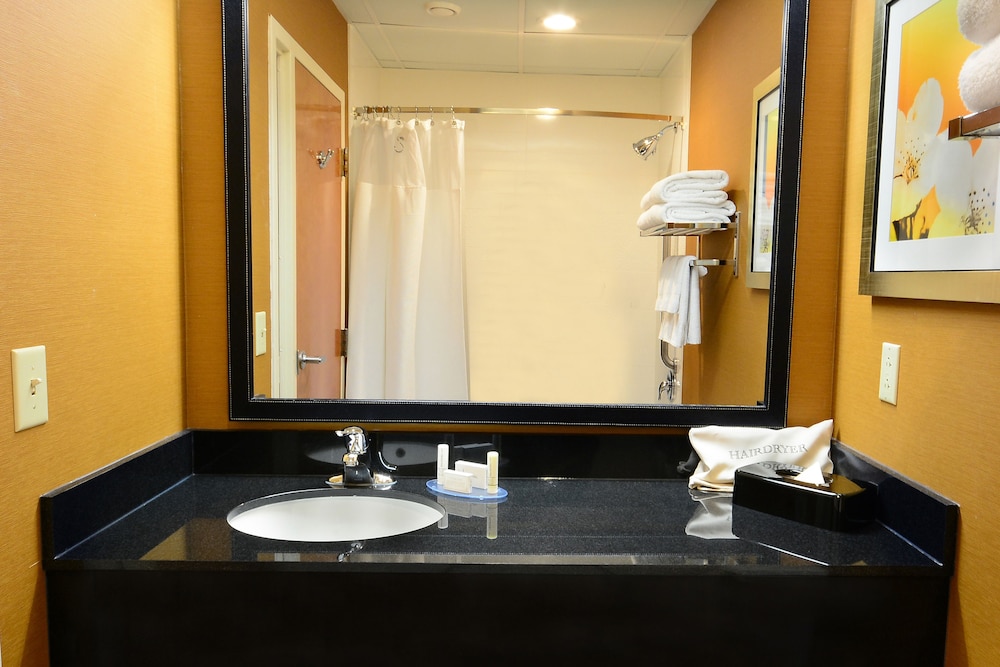 Fairfield Inn And Suites Winston Salem Hanes Mall 16/71