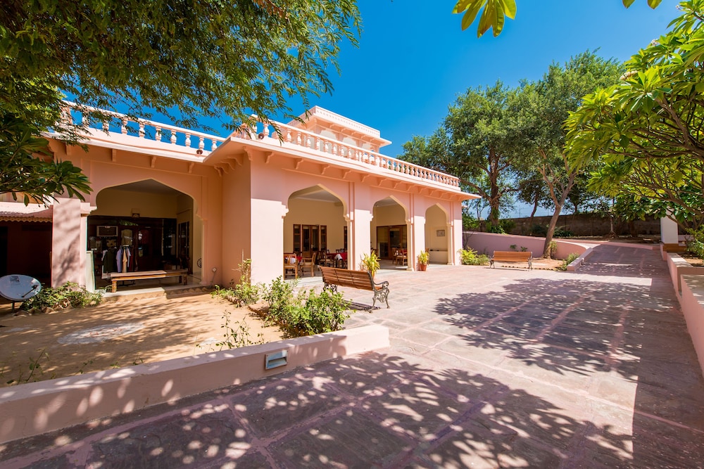 Hotel Dev Vilas 5/72