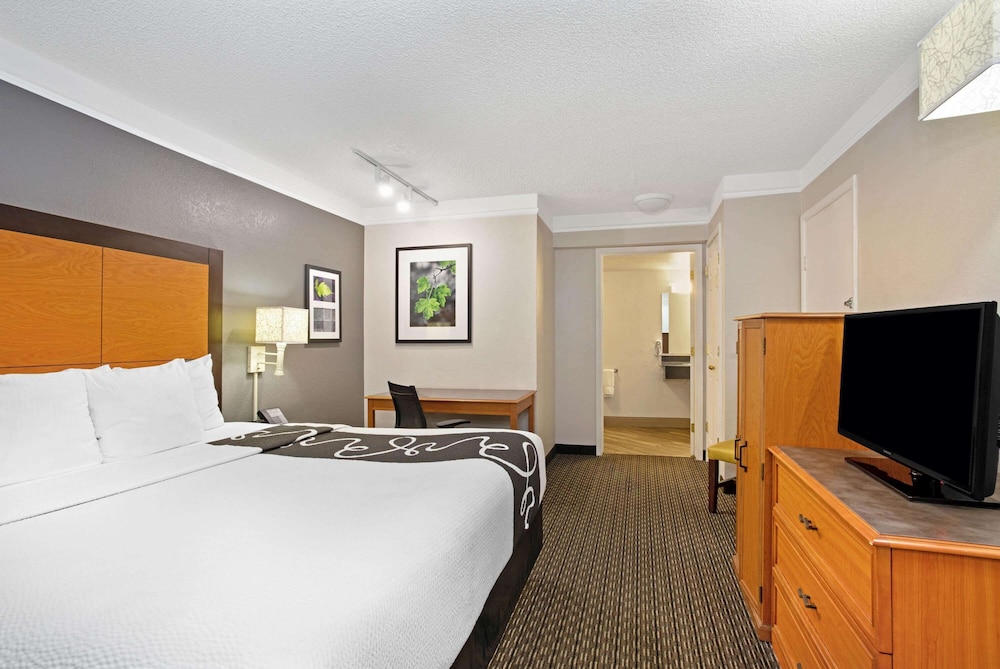 Room, King Bed, Pool Side, Patio