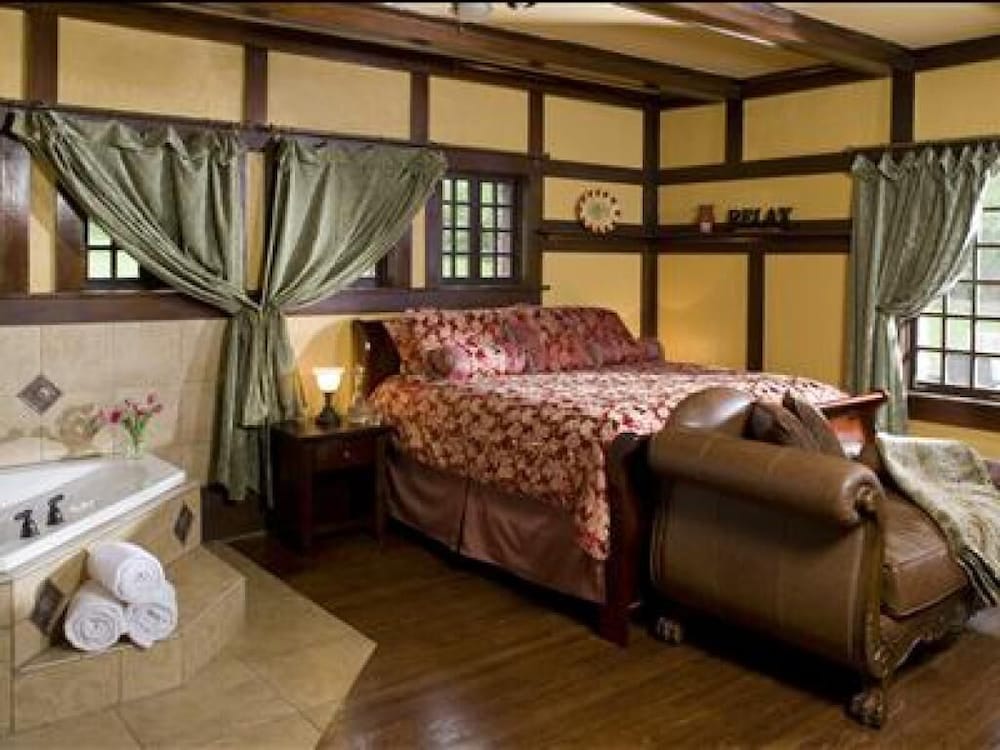 Hilltop Manor Bed and Breakfast 10/49