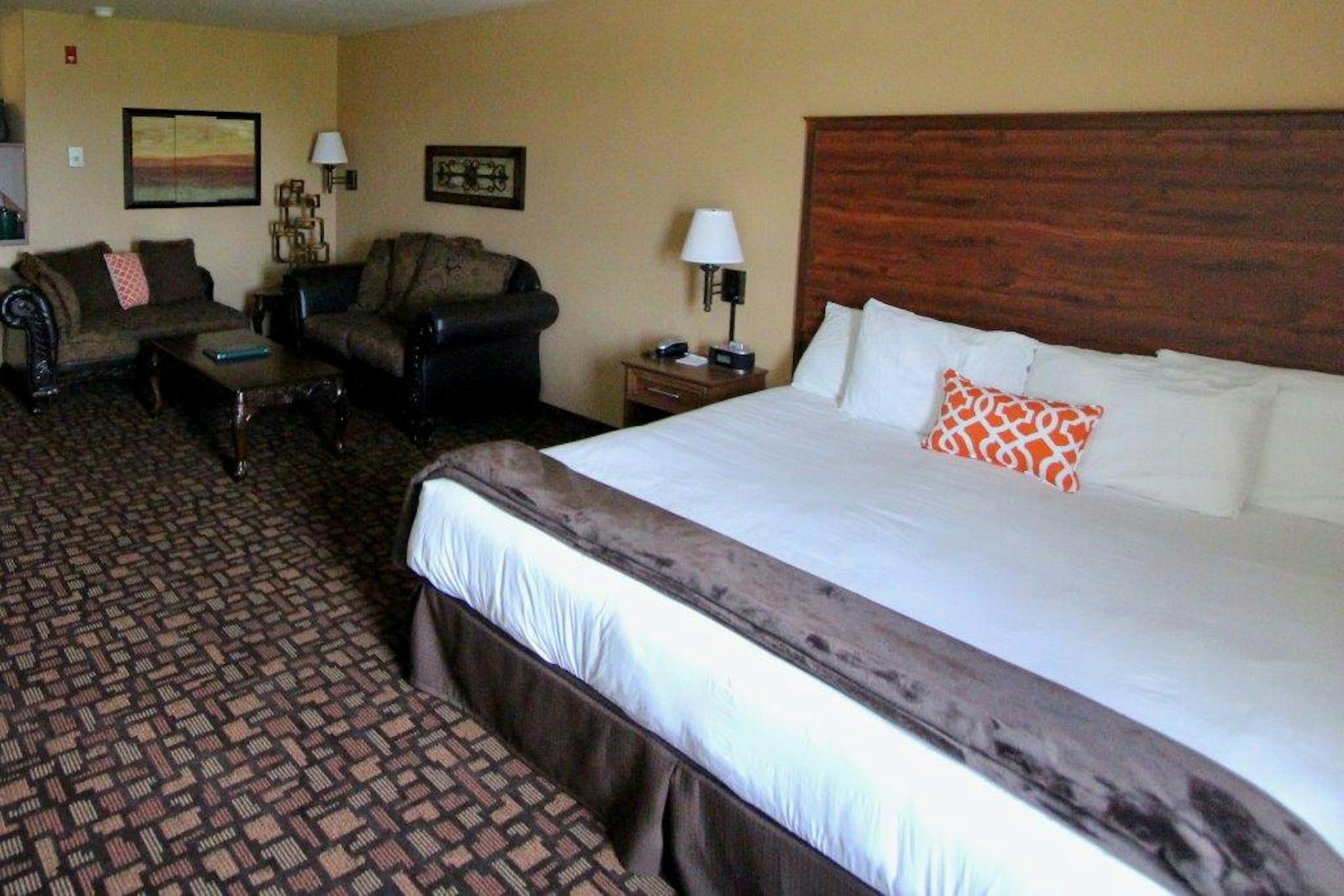 Expressway Suites Fargo 4/25