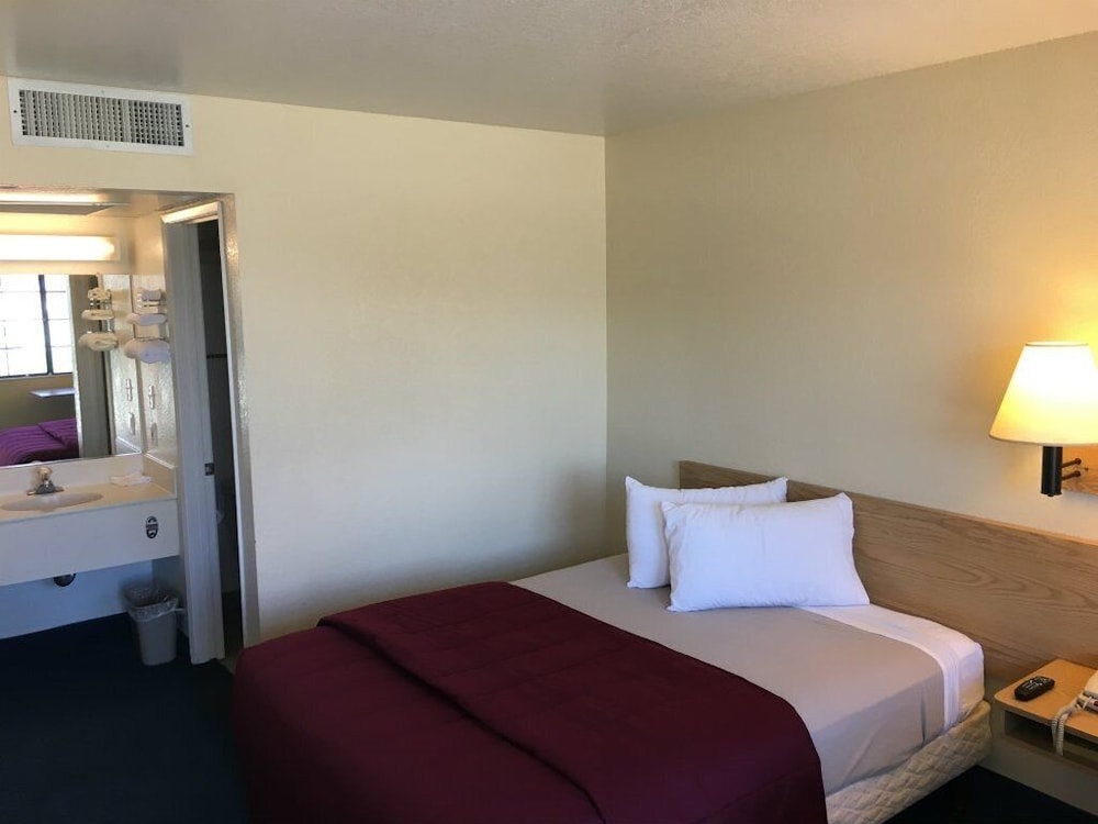 Vagabond Inn Buttonwillow North I-5 24/39