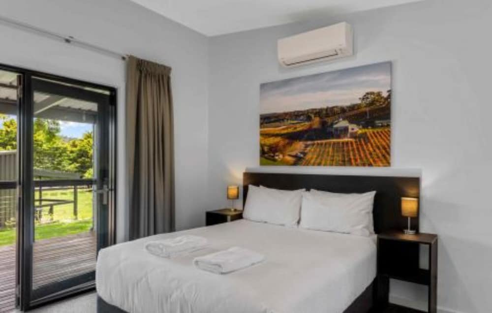 SUPERIOR, STUDIO, CABIN, QUEEN BED