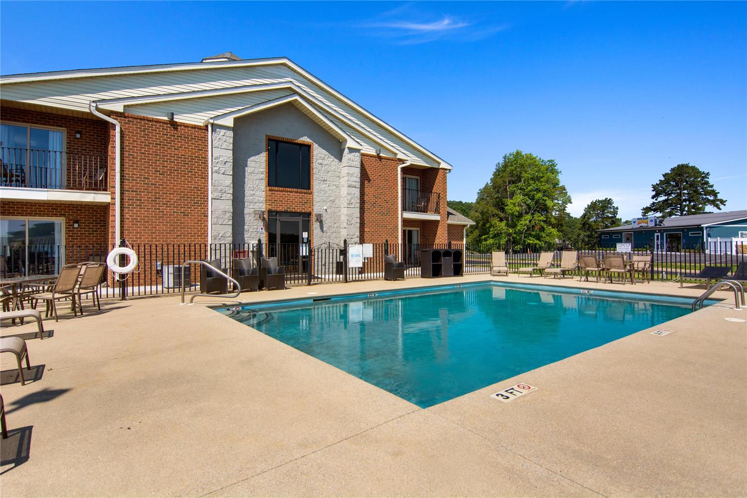 Clarion Pointe on the lake Clarksville-South Hill West 2/25
