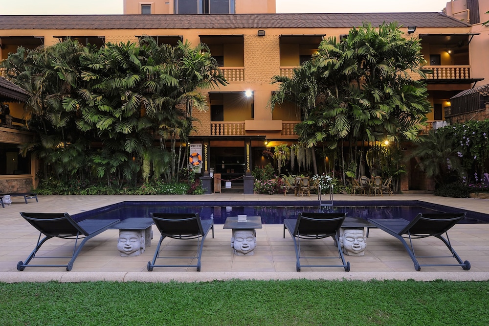 Holiday Garden Hotel And Resort 39/49