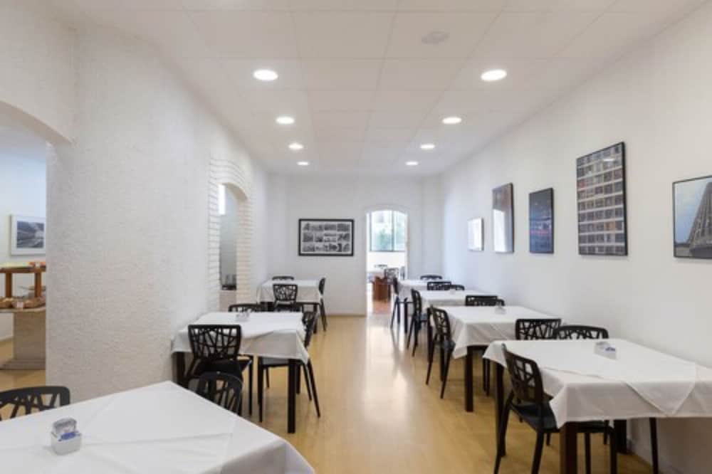 Rojas All Suites Hotel 50/56