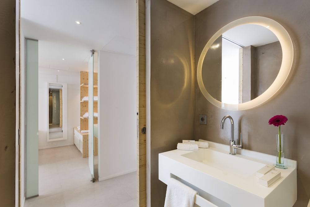 جناح غراند بسريرين مزدوجين بغرفتي نوم، One Ibiza Suites 2/2