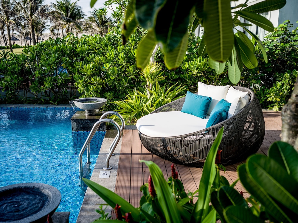 Melia Vinpearl Cam Ranh Beach Resort 12/74