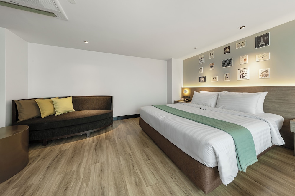 EXECUTIVE, SUITE, KING BED