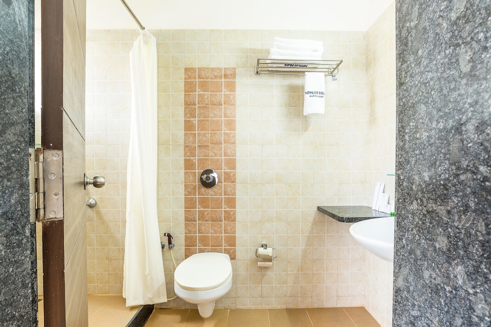 Treebo Pappilon Palace Mangalore 34/38