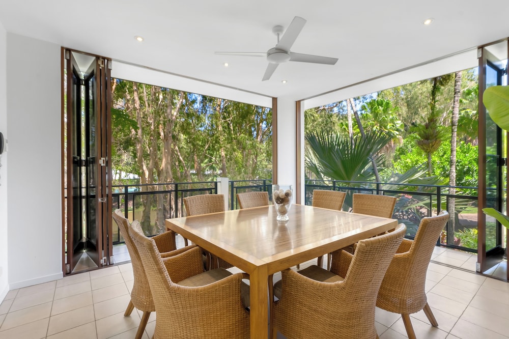 SANCTUARY PALM COVE 35/50
